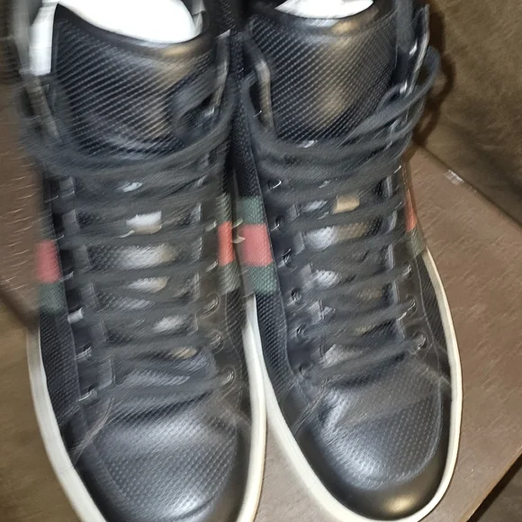 Authentic Gucci sneakers - Picture 2 of 6